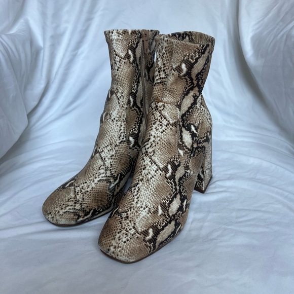 Women’s snake skin booties - Picture 2 of 7